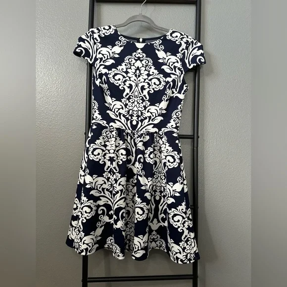 🚨 B. Darlin Navy/White Abstract Dress. Size 7/8. - Picture 4 of 8